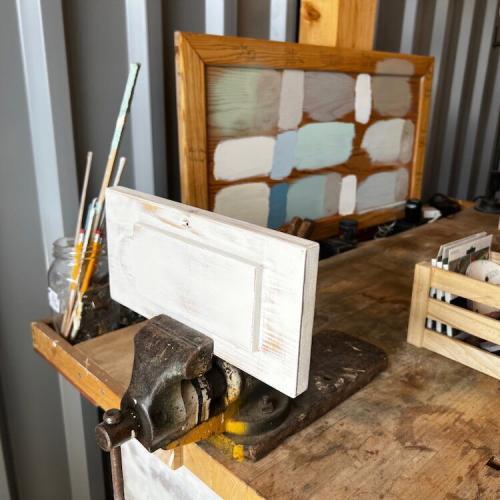 Die Schubladen wurden im Shabby Chic Style lackiert und bearbeitet