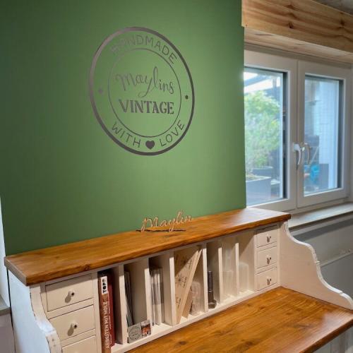 Das Maylins Vintage Handmade with Love Logo in der Werkstatt